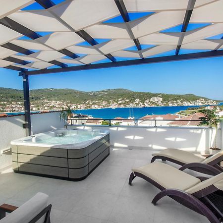 Villa Dalmatian Child With Swimming Pool, Close To The Beach Vinišće Exteriör bild