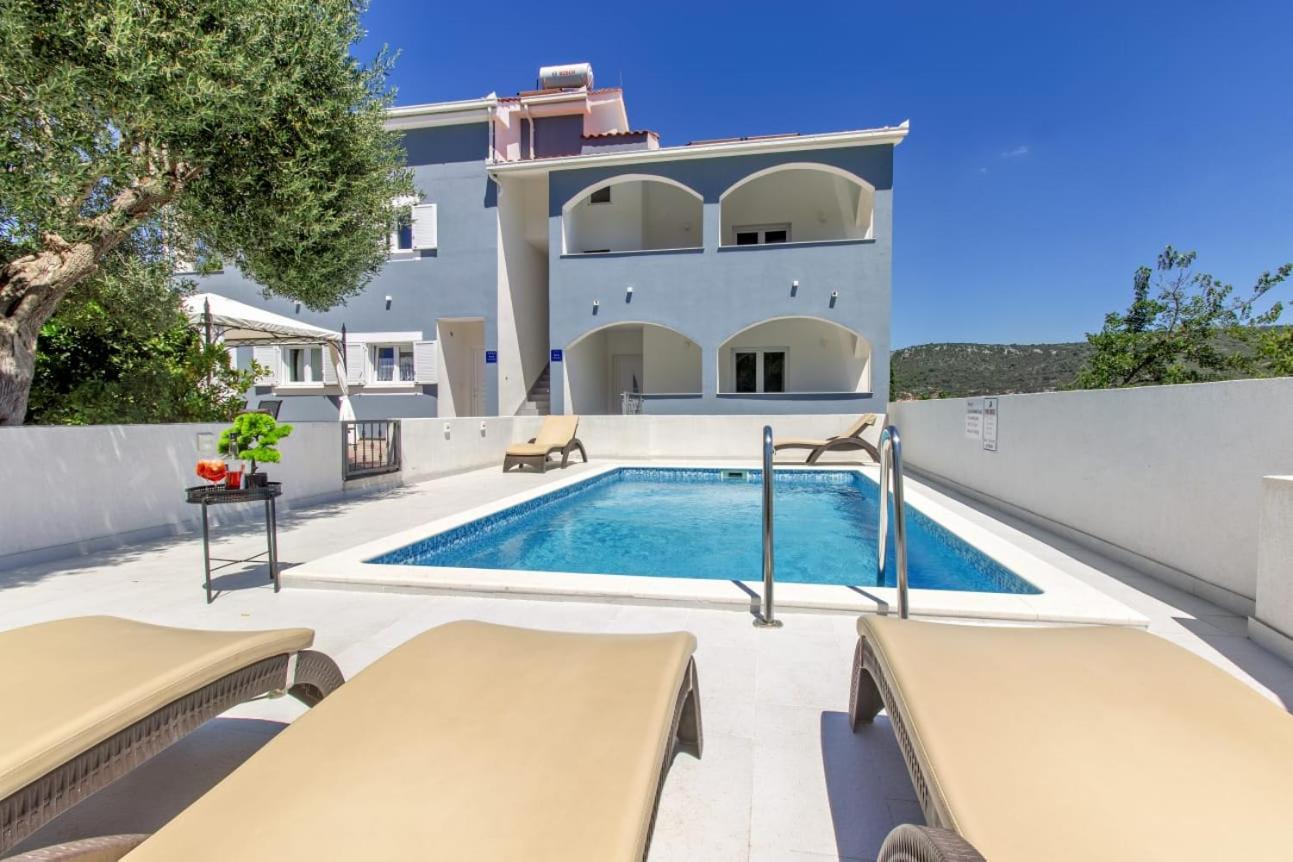 Villa Dalmatian Child With Swimming Pool, Close To The Beach Vinišće Exteriör bild