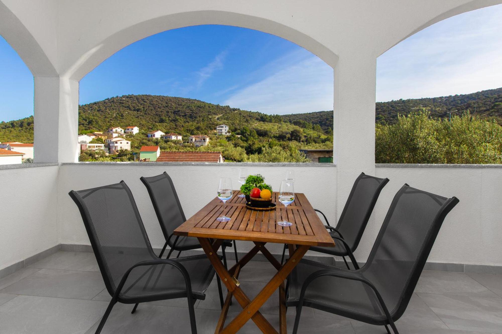 Villa Dalmatian Child With Swimming Pool, Close To The Beach Vinišće Exteriör bild