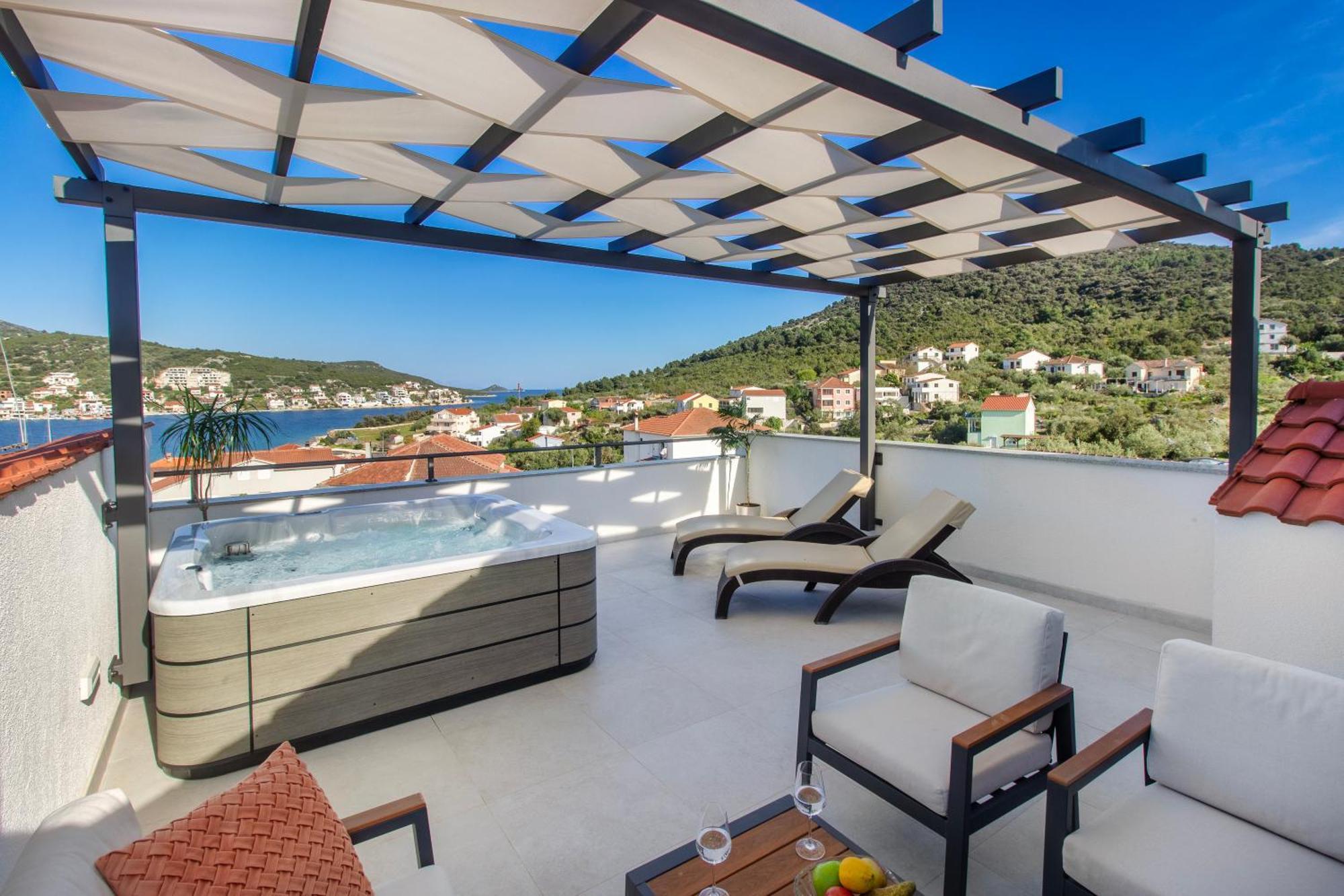 Villa Dalmatian Child With Swimming Pool, Close To The Beach Vinišće Exteriör bild